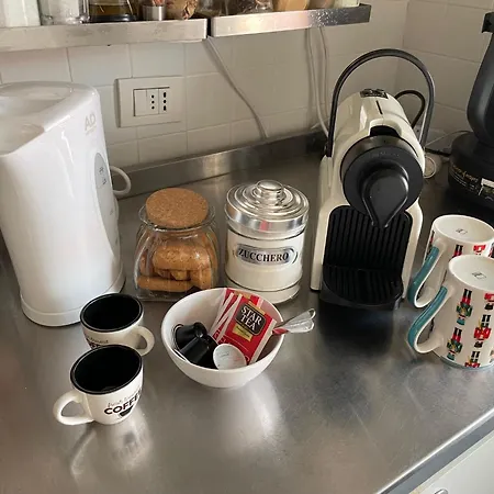 Piccola In Condiviso Con Terrazza Vista Mare Couette-café *